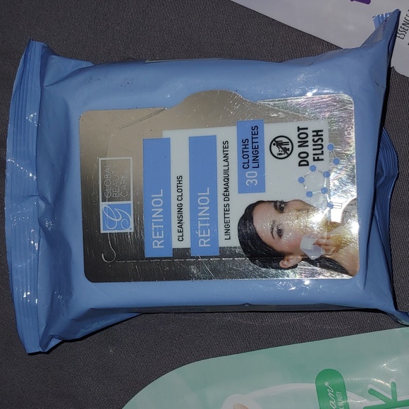 NWT HAND MASK * FOOT MASK * RETINOL MASK & CLEANSING WIPES - Picture 3 of 6